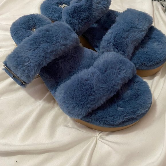 FURR-AH, blue, platform slides, by UGG, size 9 - Picture 2 of 4